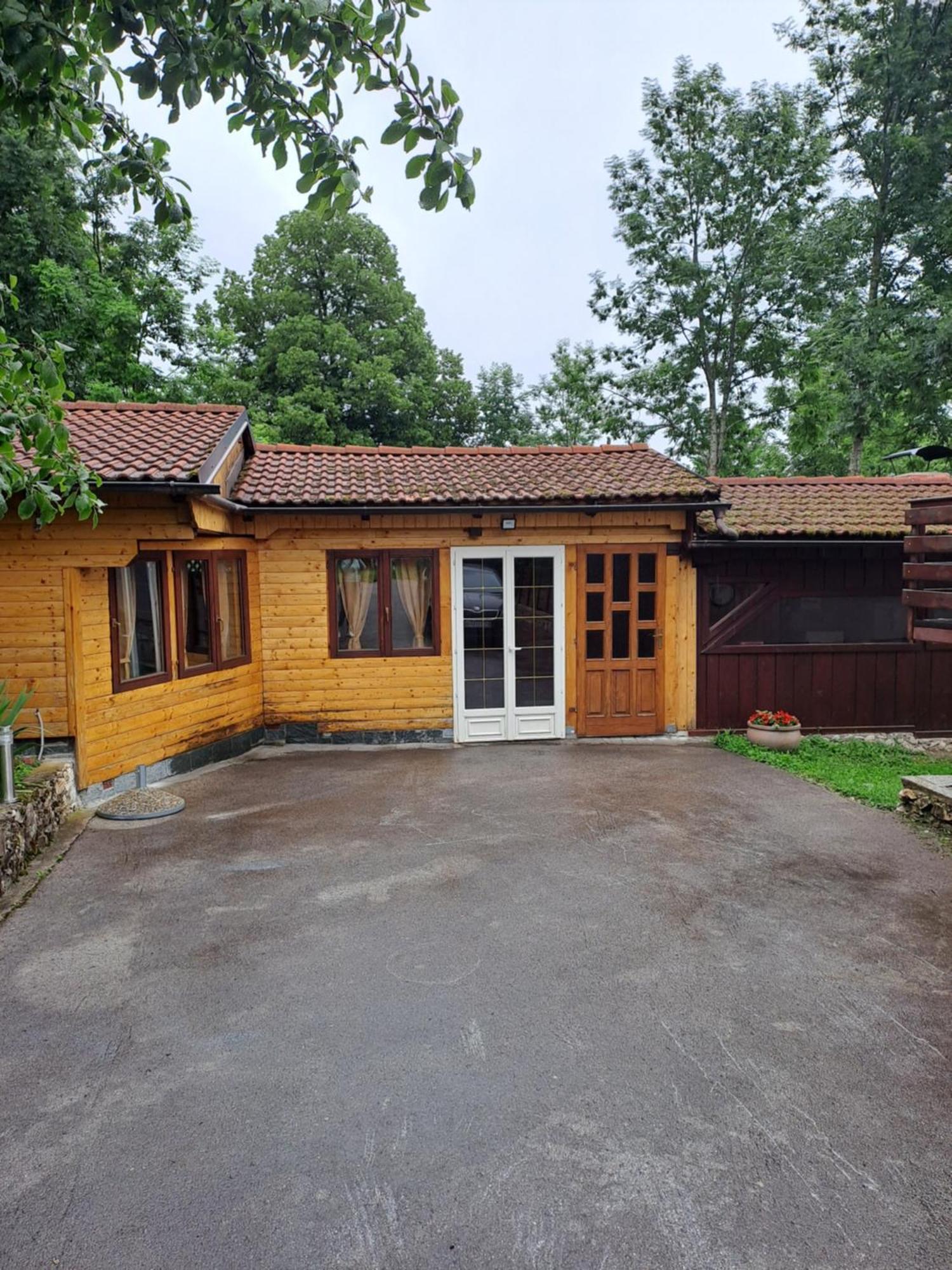 Guesthouse Andrea Poljanak Eksteriør bilde