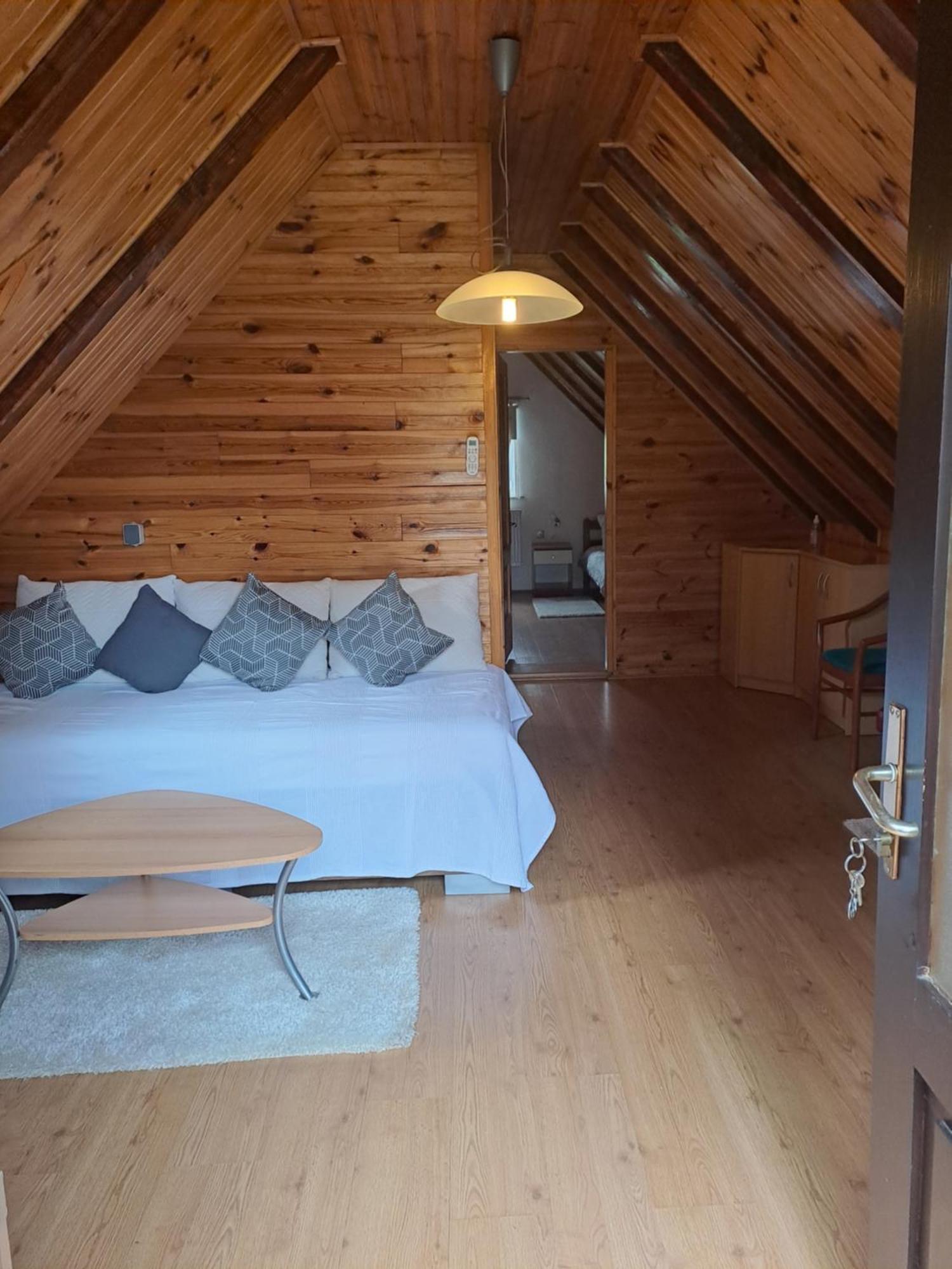 Guesthouse Andrea Poljanak Eksteriør bilde